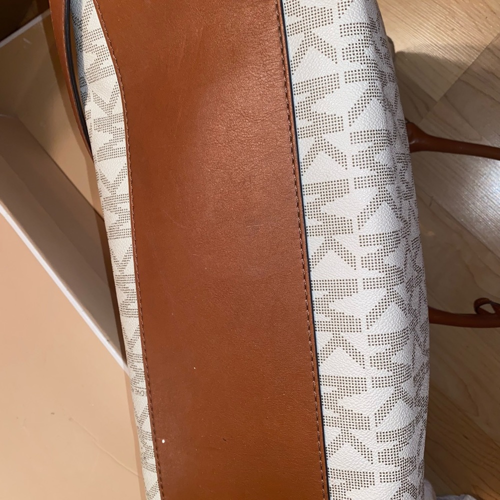 Micheal Kors Hamilton tote - Picture 7 of 7